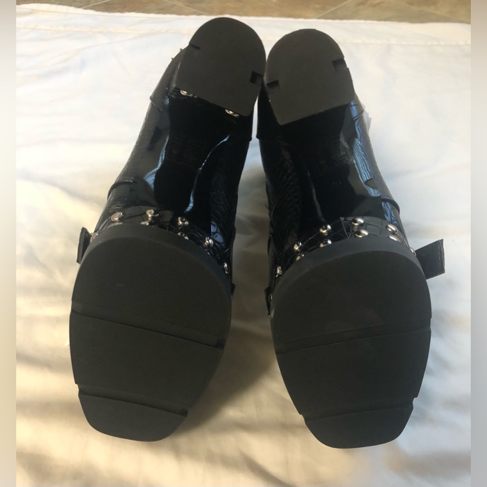 AZALEA WANG INDEPENDENT STUDDED CROC BOOTIES SIZE: 8.5 - Picture 6 of 10